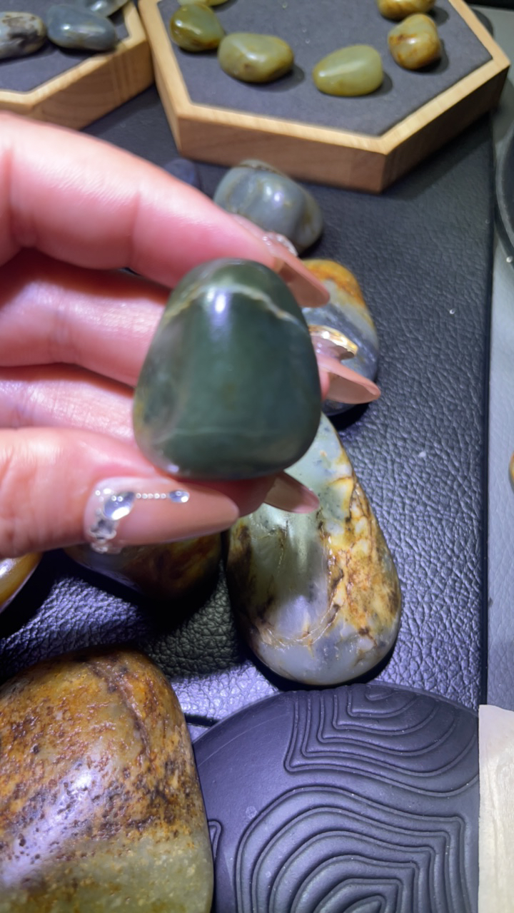 天然和田玉玉石吊坠