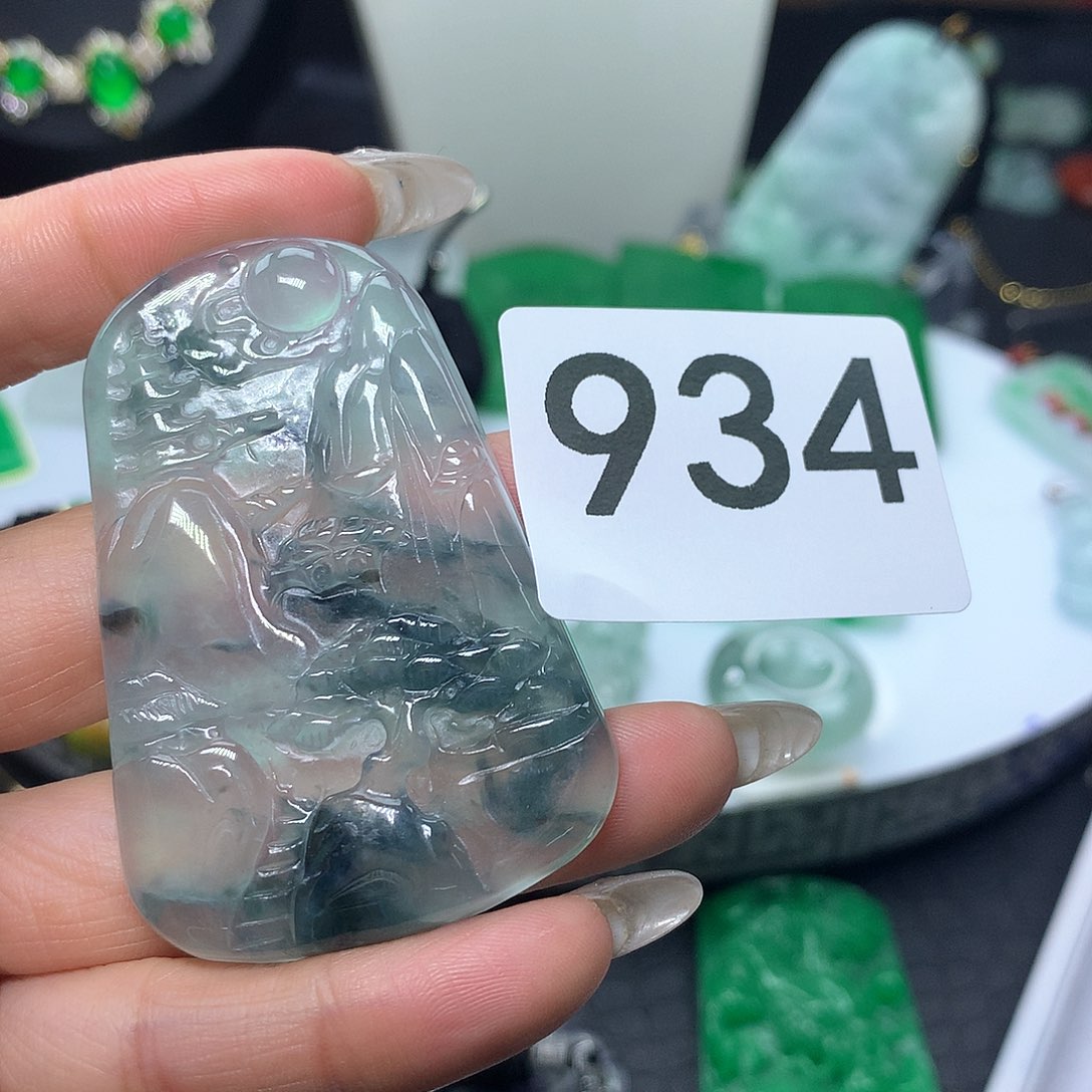 翡翠吊坠(赠链)未镶嵌