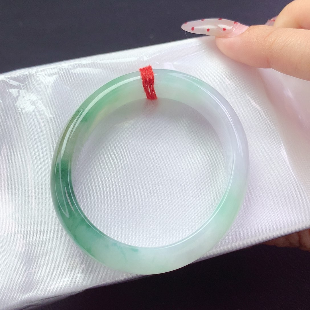 【闪购商品】翡翠手镯未镶嵌贵妃a 101653