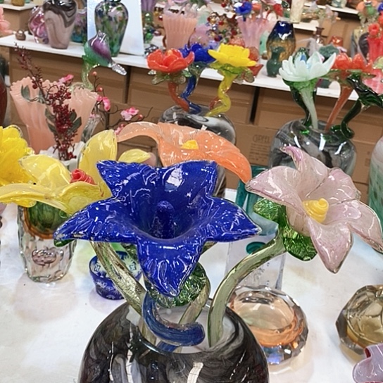 琉璃花瓶高45厘米宽9厘米