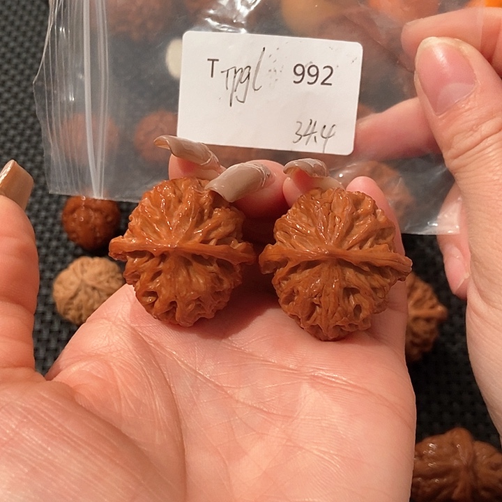 文玩核桃吊坠苹果34