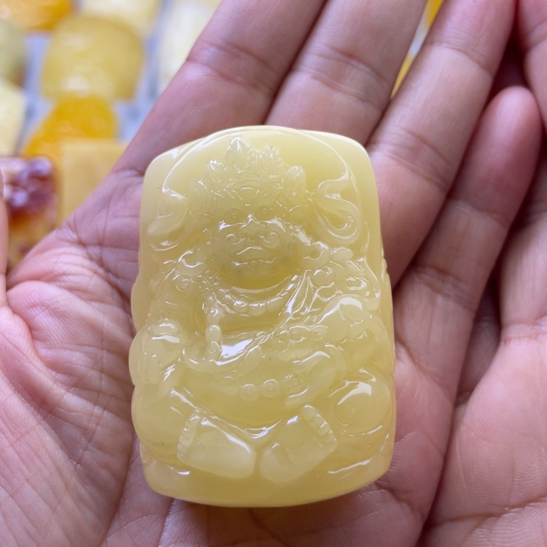 琥珀未镶嵌颈饰天然的琥珀蜜蜡