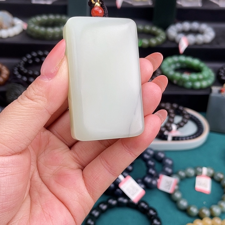 燎***岳和田玉未镶嵌颈饰