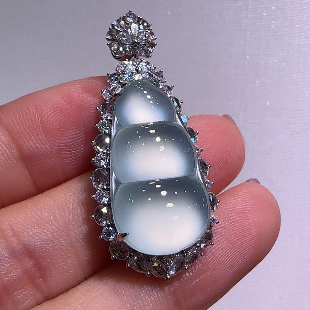 翡翠18K金镶嵌吊坠(不含链)福豆