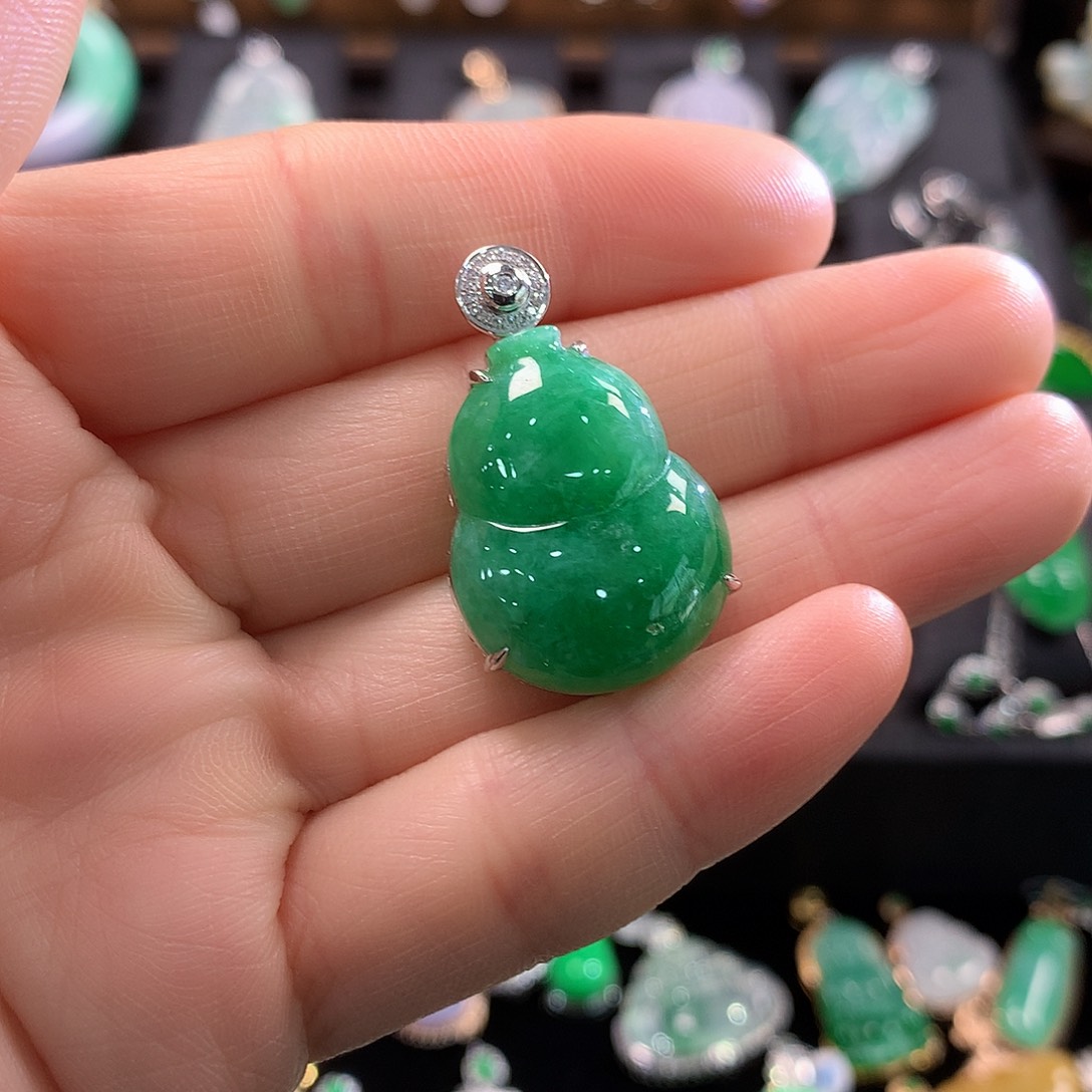 翡翠颈饰18K金镶嵌无事牌