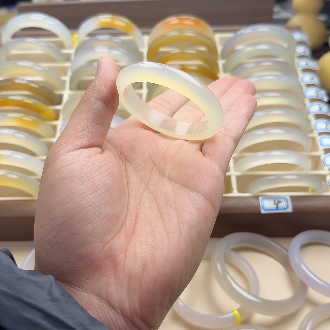 玛瑙/玉髓未镶嵌手镯50圈口