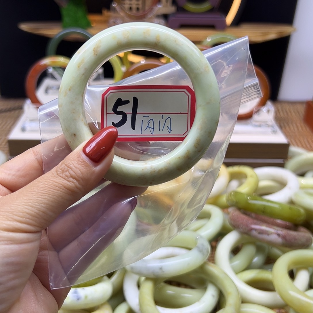 闪***蕊岫玉未镶嵌手镯岫