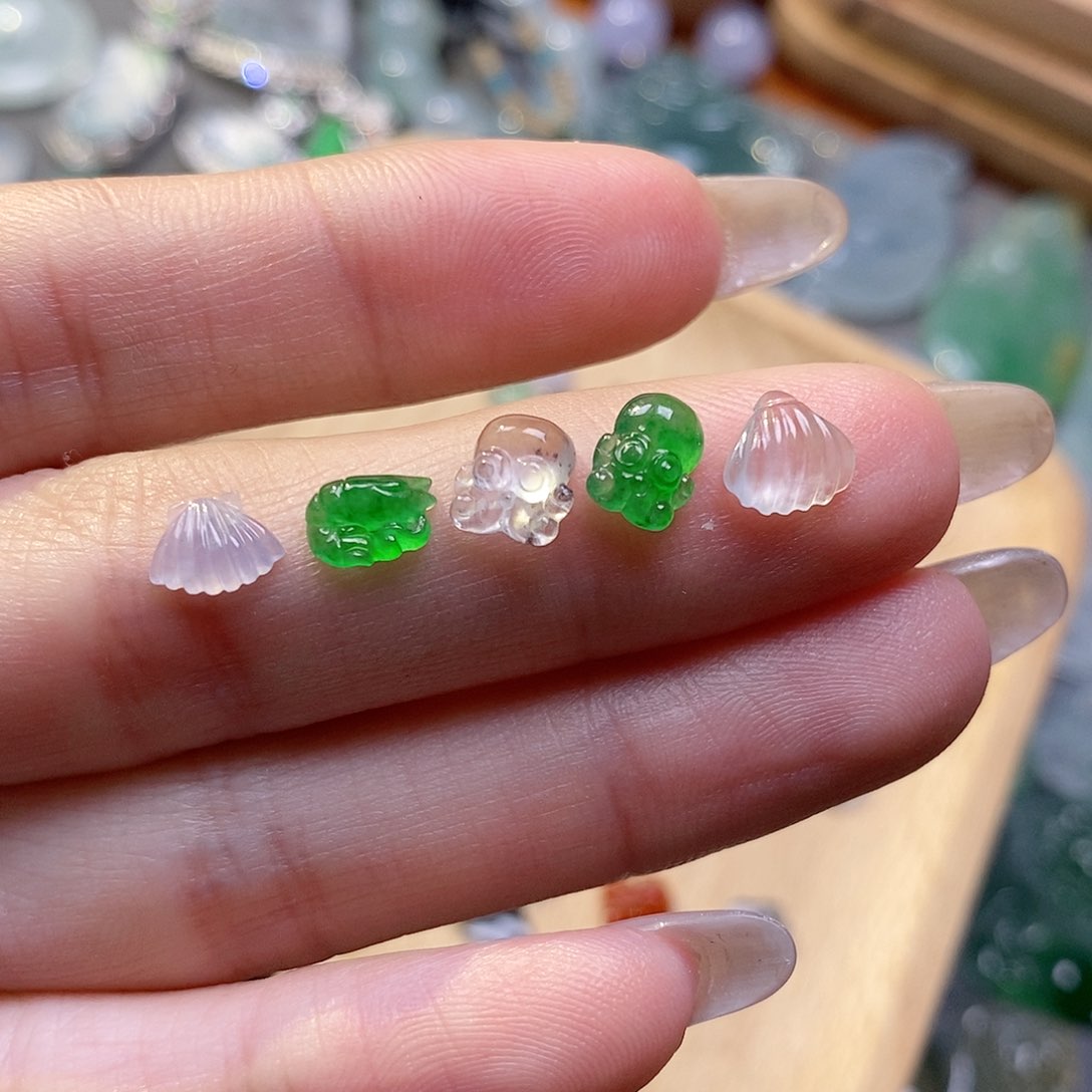 翡翠颈饰未镶嵌L**I翡翠
