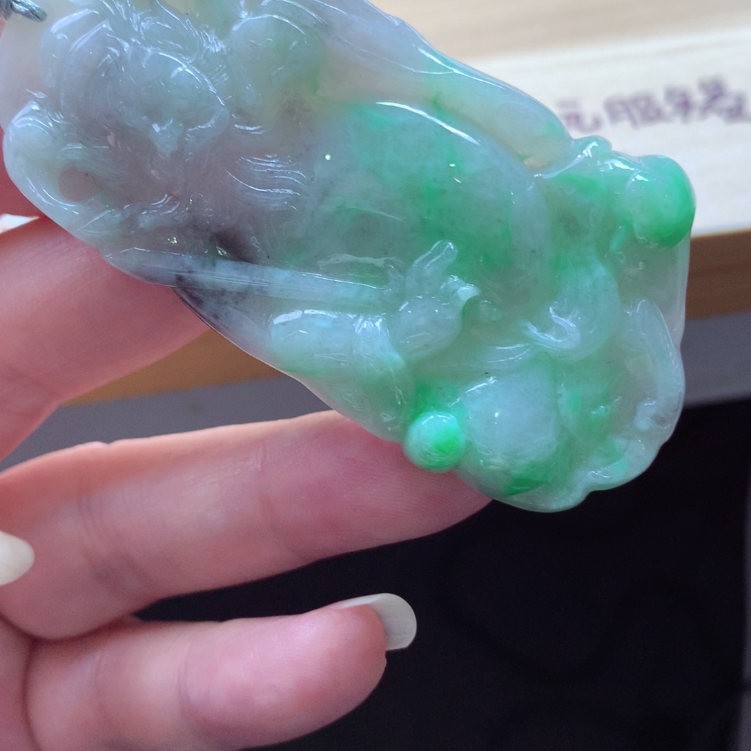 翡翠颈饰未镶嵌吊坠