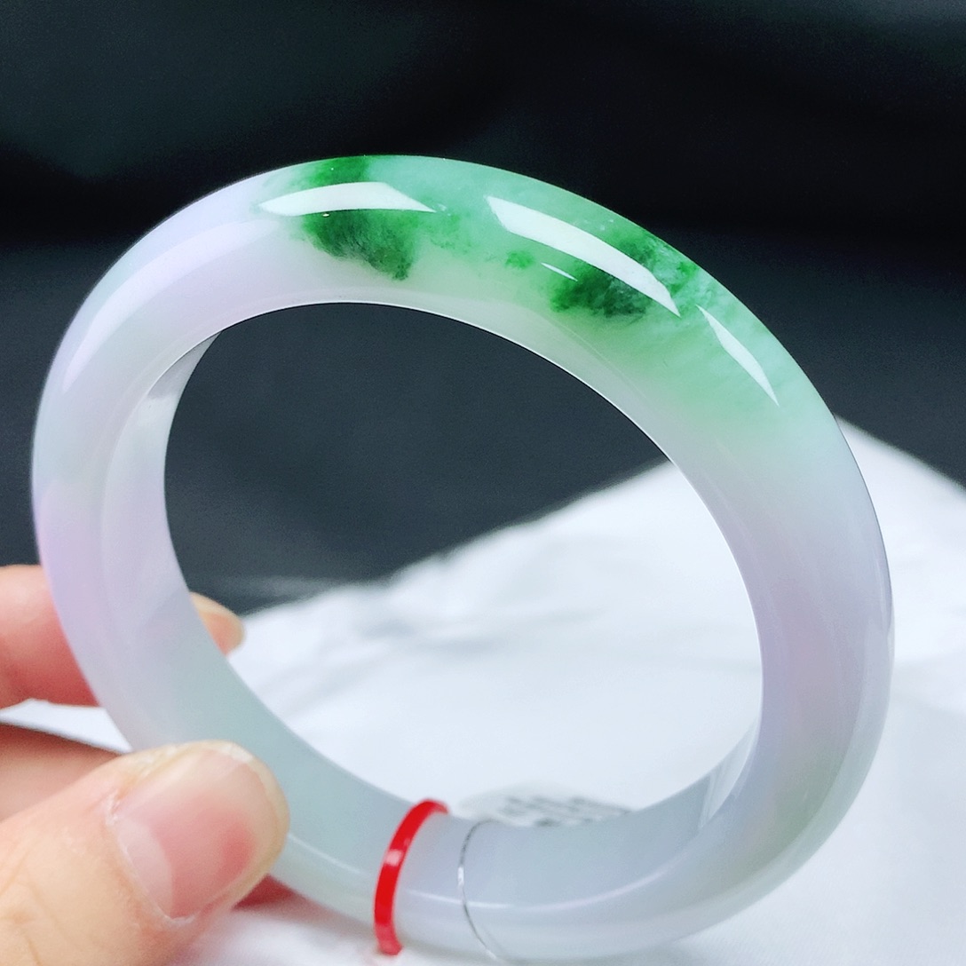 翡翠手镯未镶嵌56圈