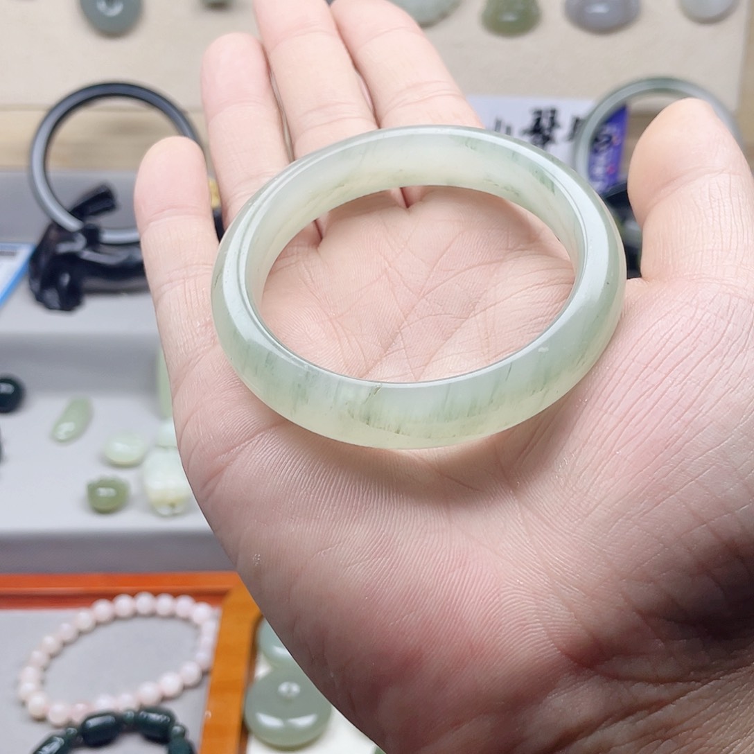 石英质玉手镯未镶嵌