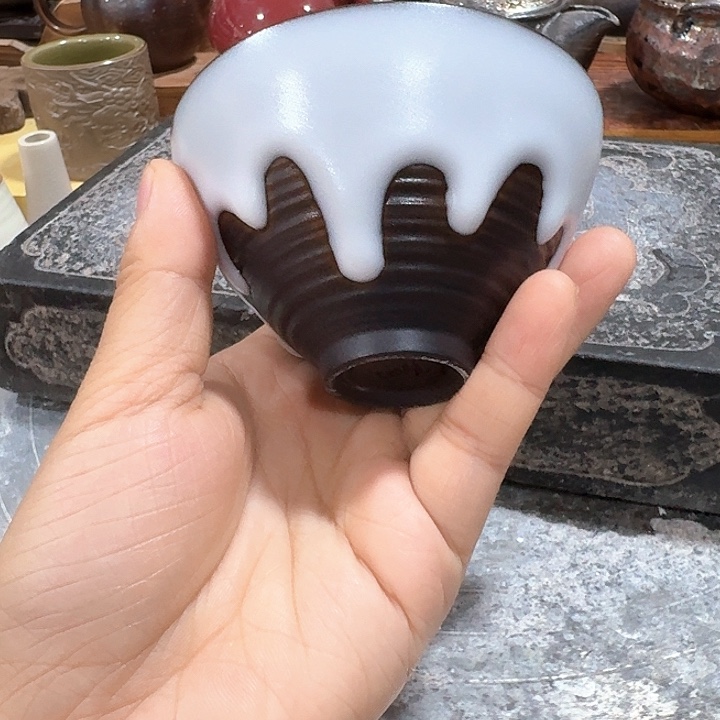 主人杯一个，瓷。。。品茗瓷