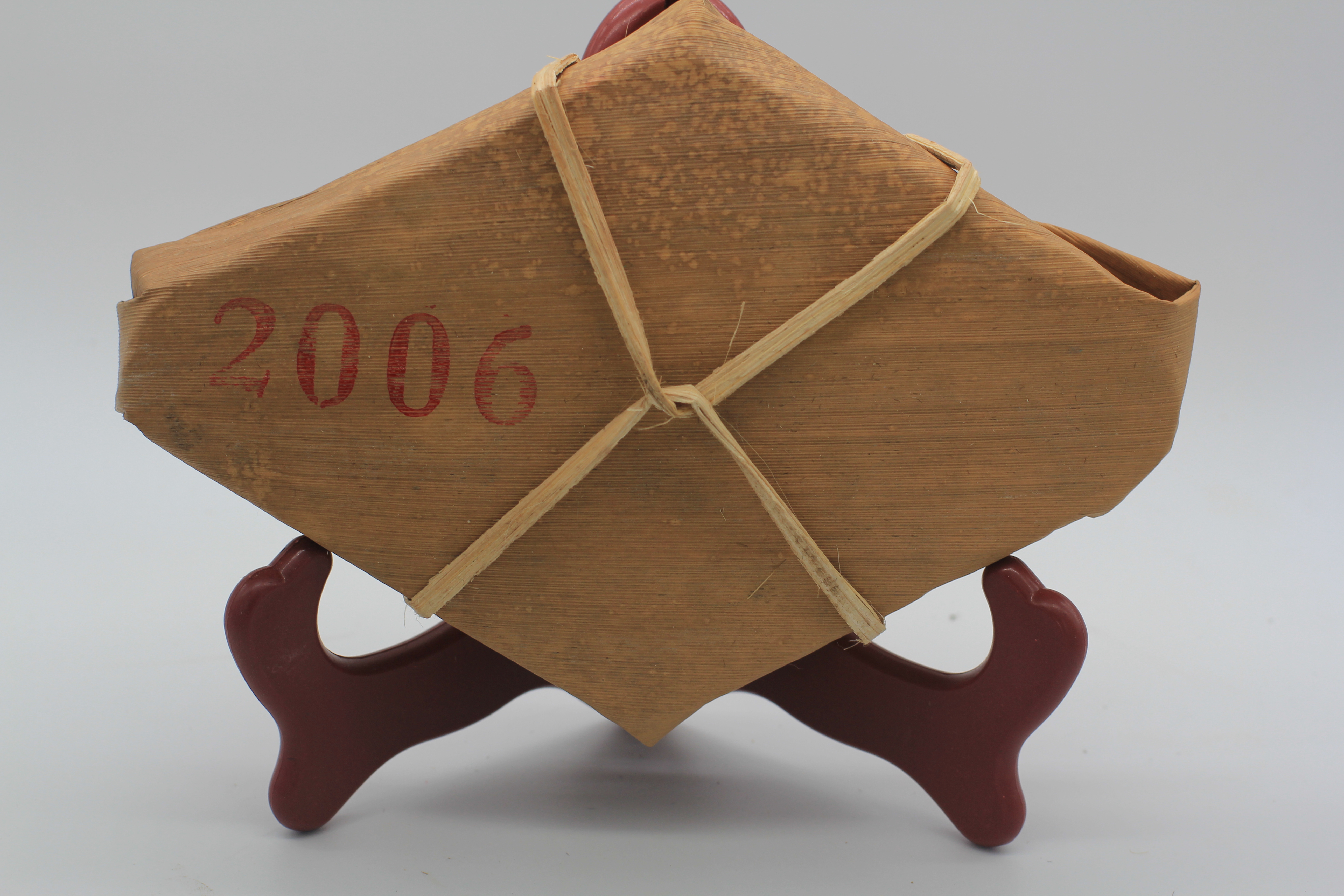 2006易武野生大树普洱菱形方砖300g