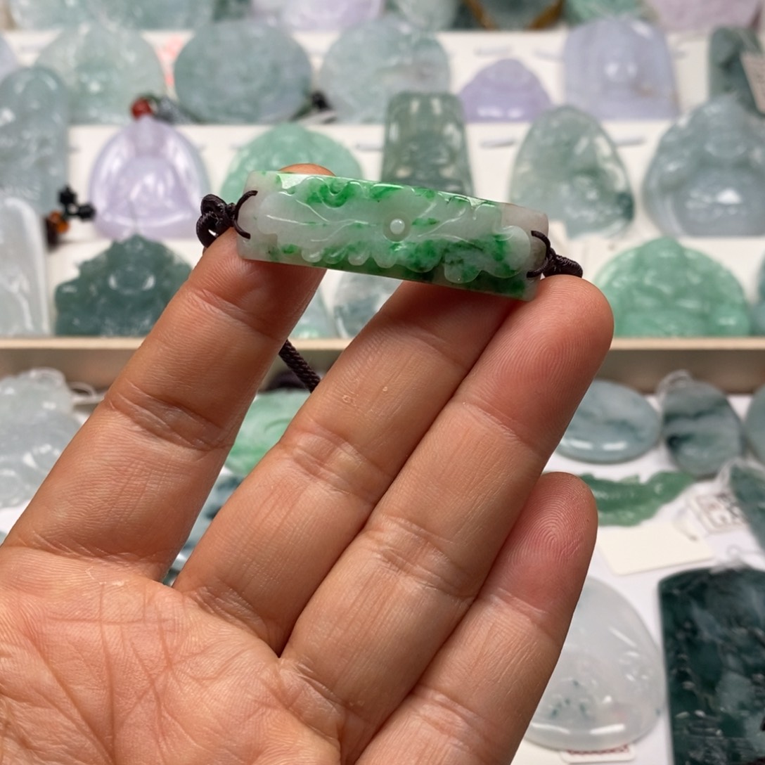 翡翠颈饰未镶嵌永**心翡翠