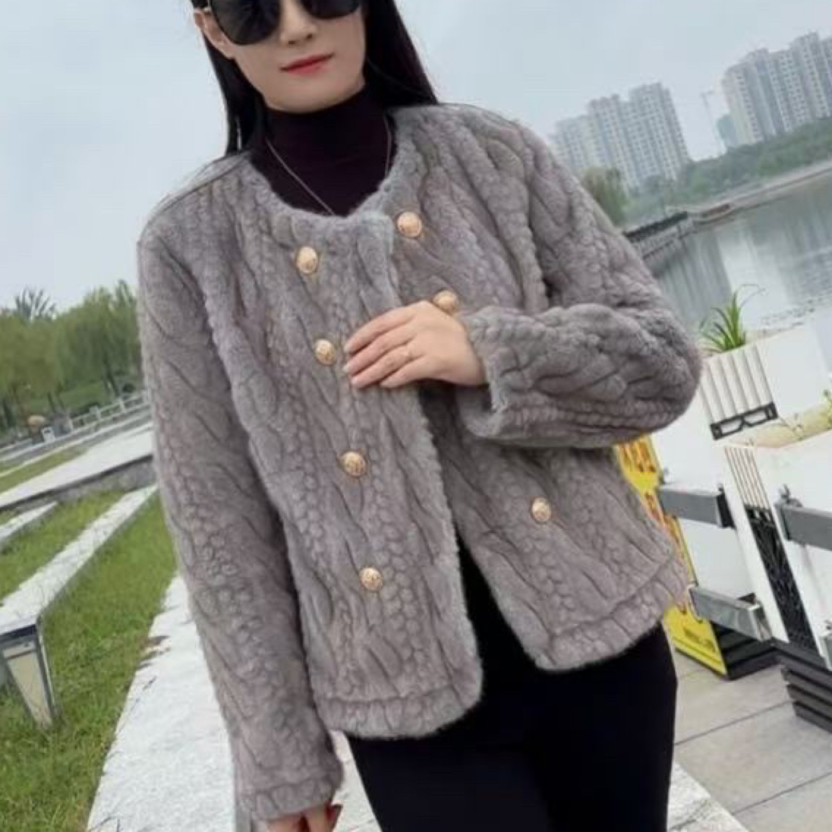 秋冬新款软糯小香风麻花女短款仿水貂绒加厚圆领洋气气质毛毛外套