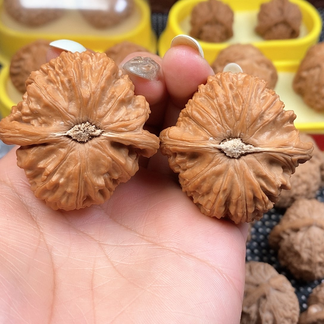 文玩核桃吊坠清*44尺白狮子