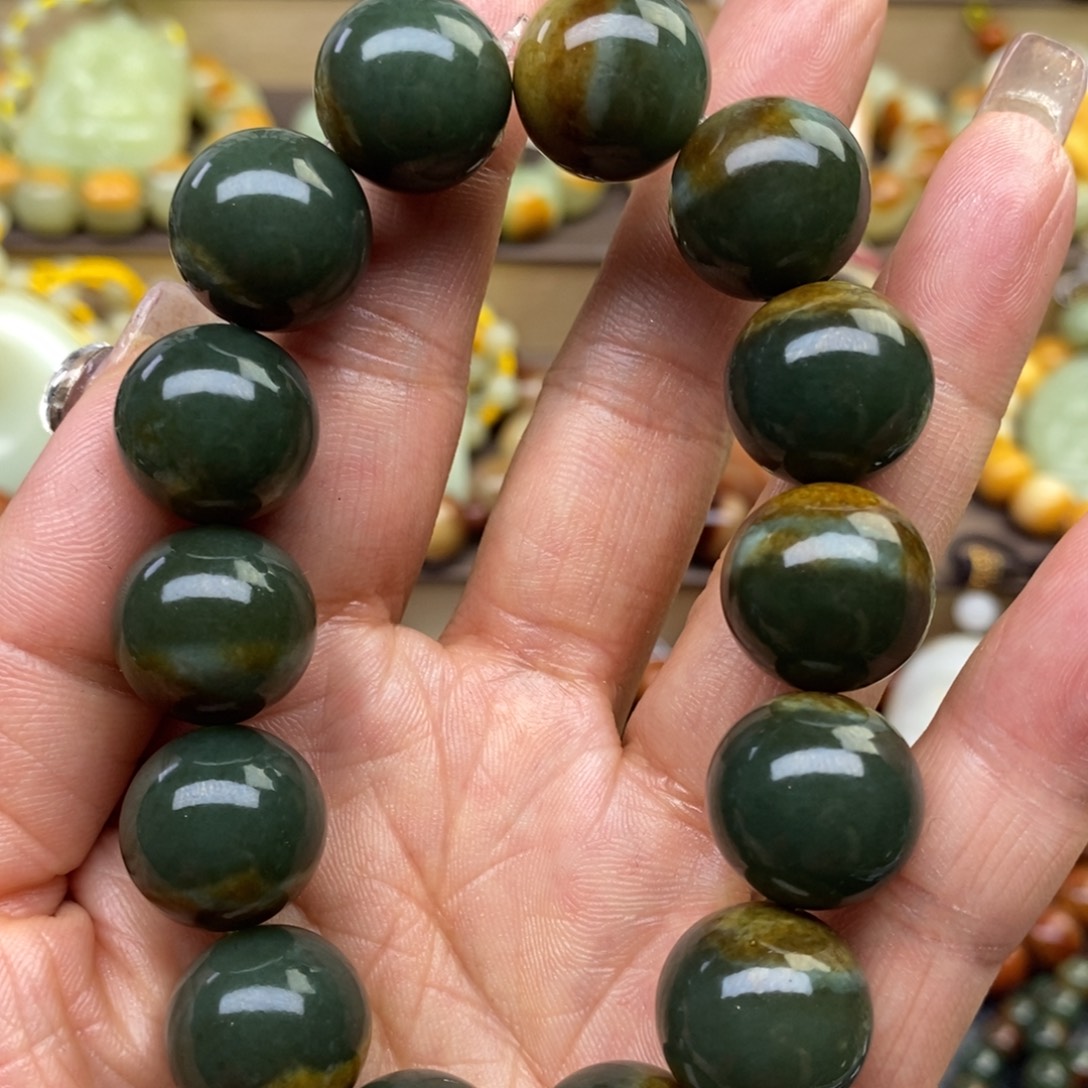 透闪石质玉未镶嵌手串