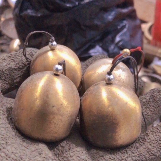 那***天闪电购铜摆件工艺品