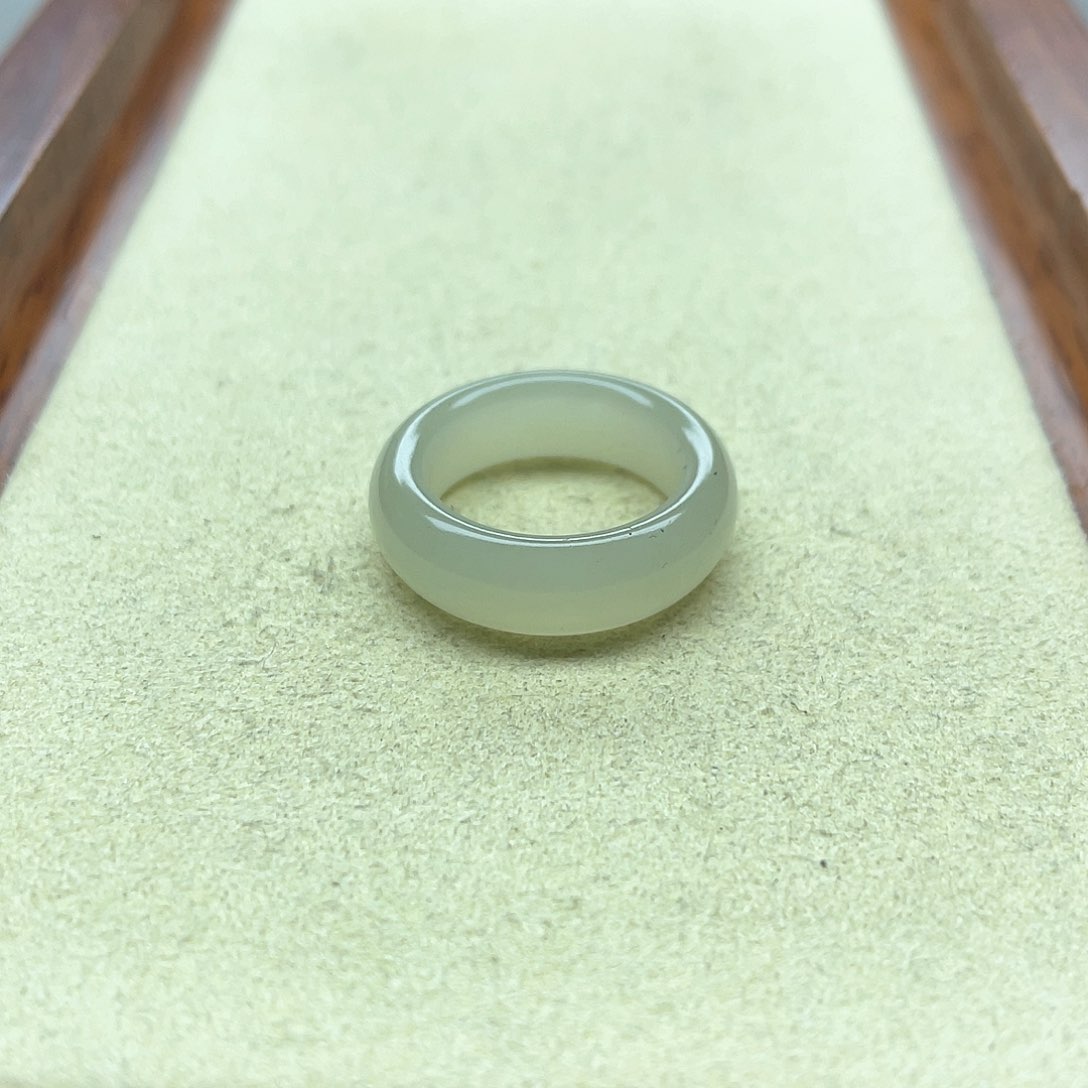 未镶嵌戒指和田玉40切末圆切10号