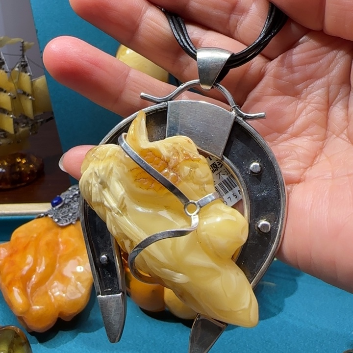 琥珀未镶嵌颈饰波兰设计款琥珀蜜蜡
