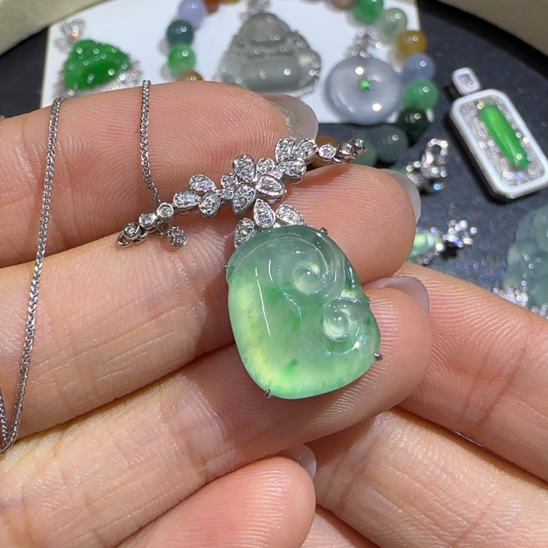 翡翠18K金镶嵌颈饰精品