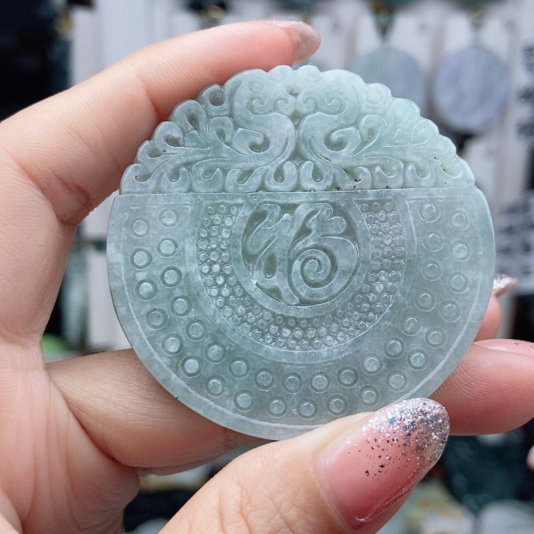 翡翠颈饰未镶嵌翡翠