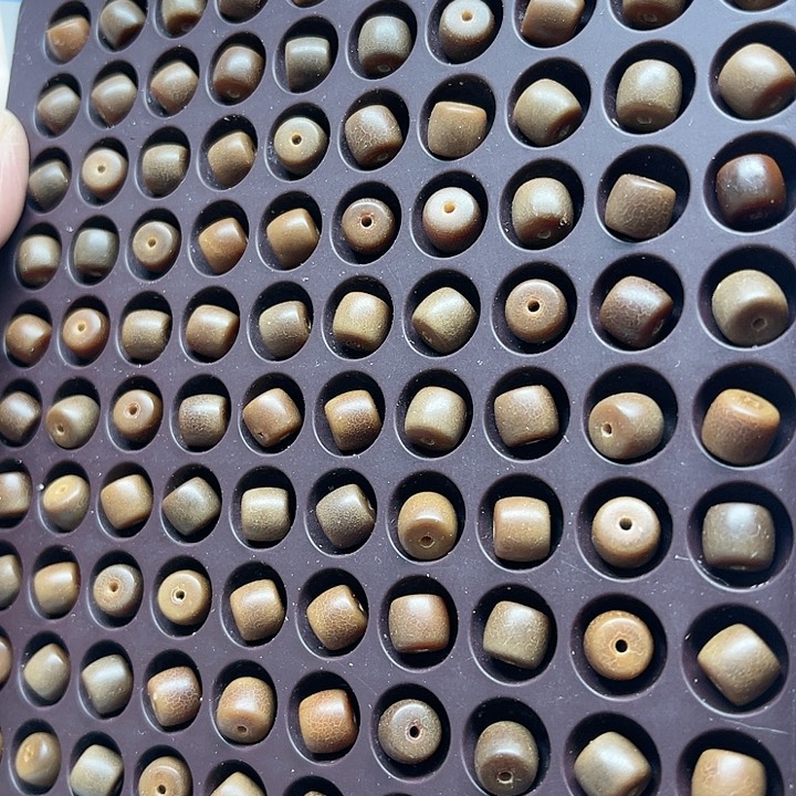 白玉菩提吊坠瑕疵9-8风化老直切110颗