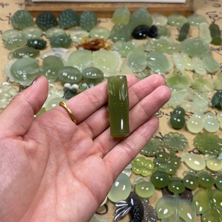 蛇纹石玉合金颈饰