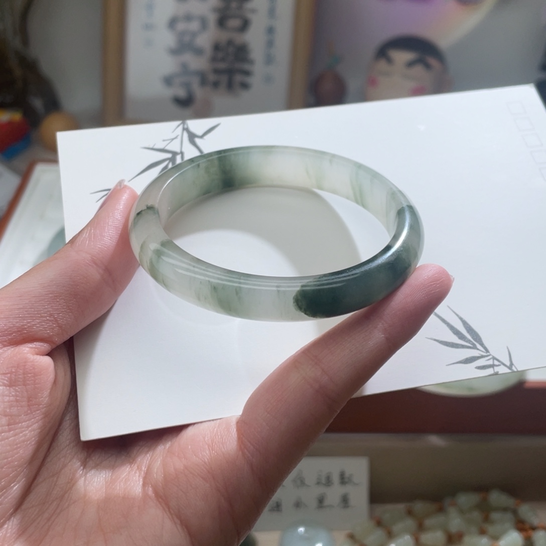 石英质玉（天山翠）未镶嵌手镯55圈口