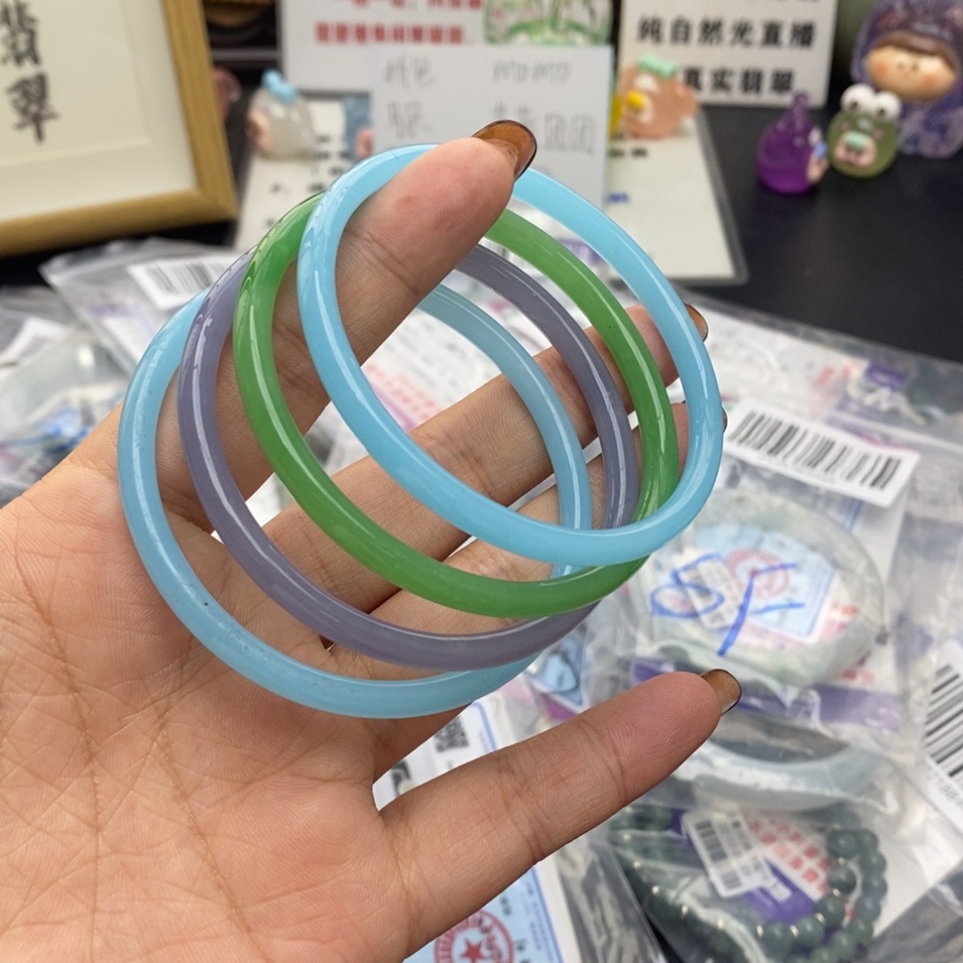 翡翠手镯未镶嵌手镯