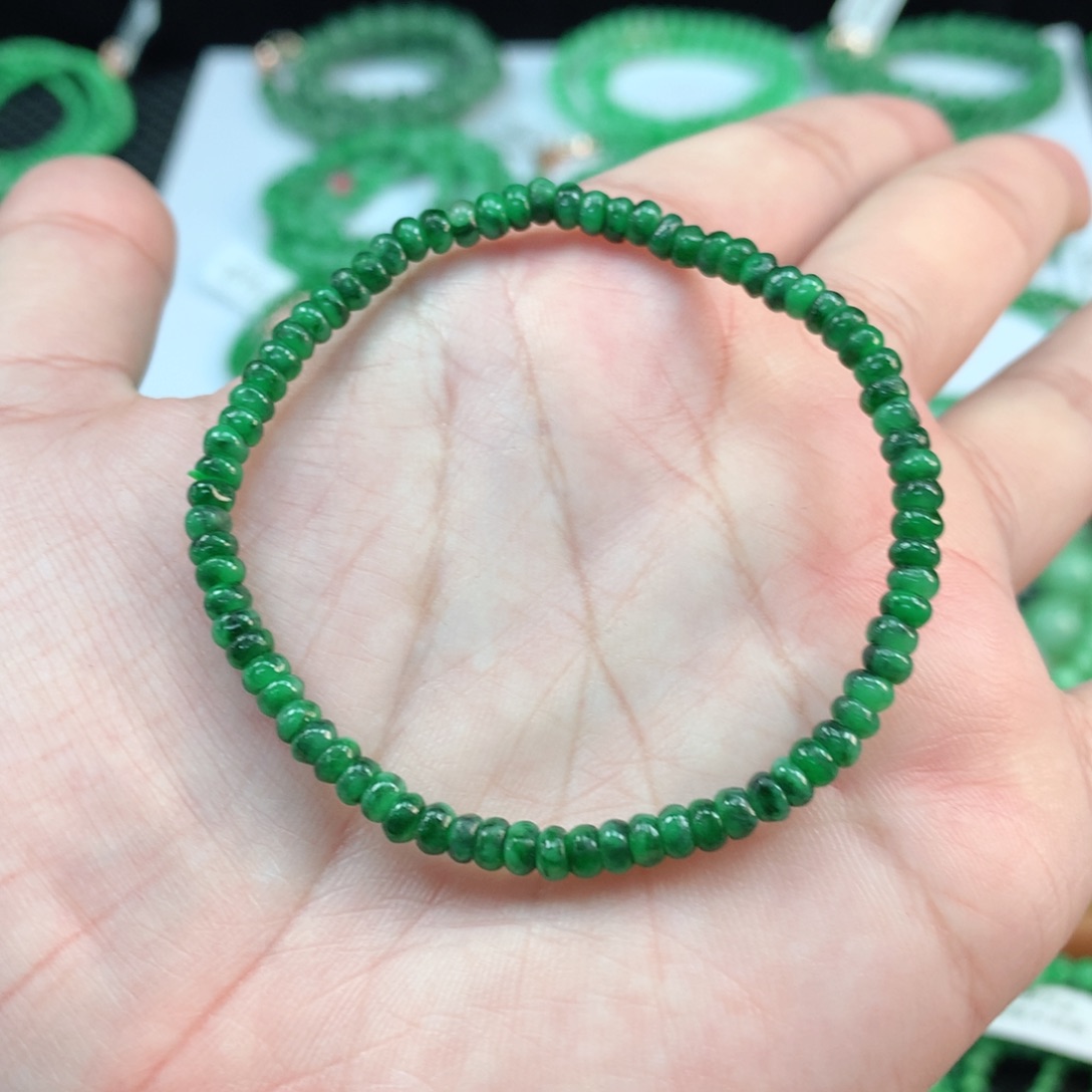 翡翠手链未镶嵌翡翠