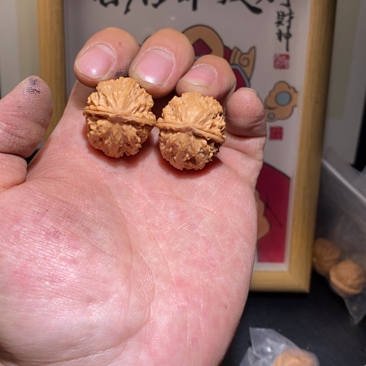 文玩核桃把件玉麒麟手捻