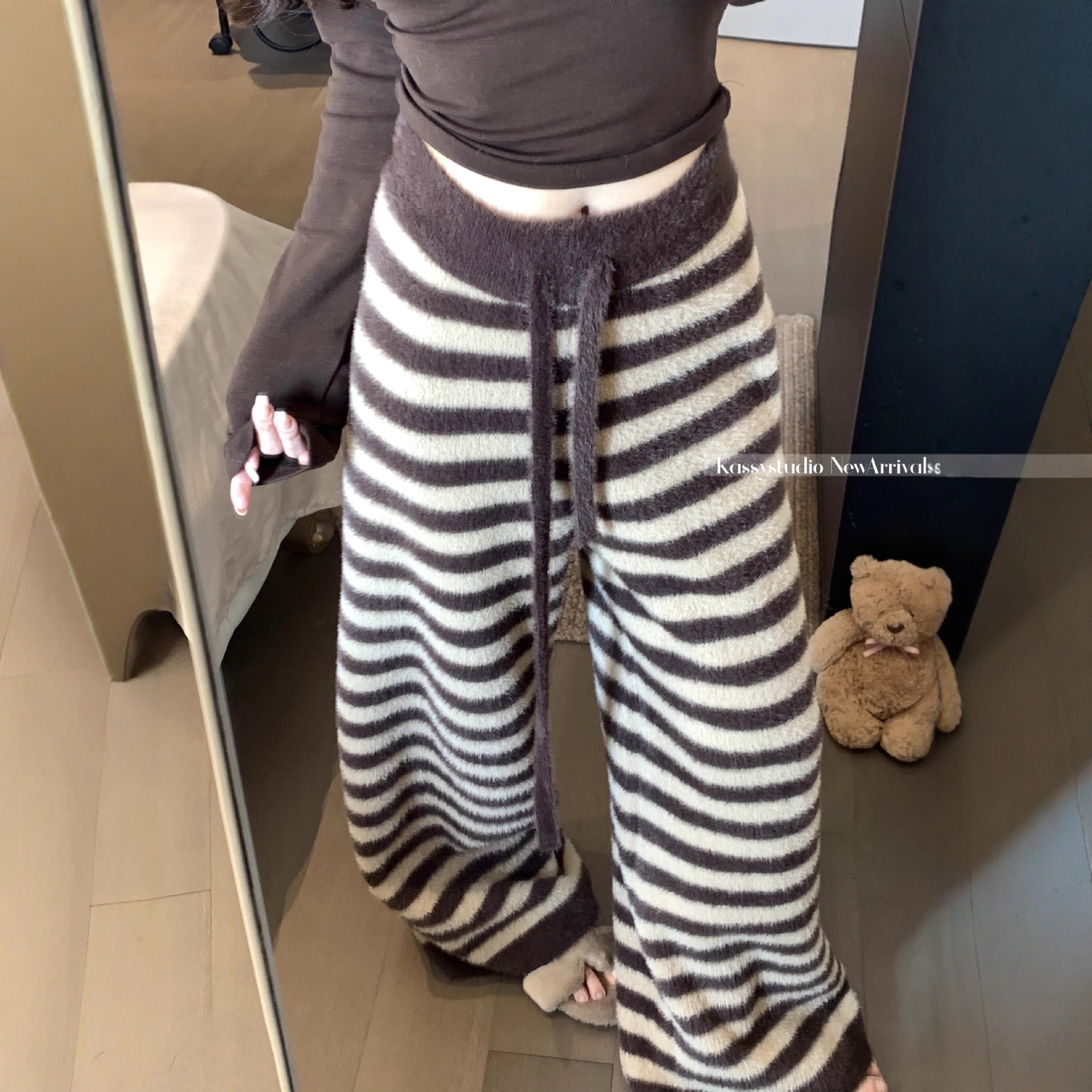 实拍 2025松弛感撞色条纹阔腿裤秋冬软糯复古小众针织拖地休闲长