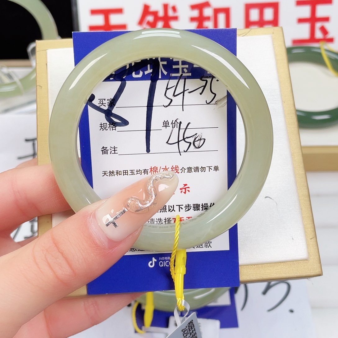 和田玉手镯未镶嵌