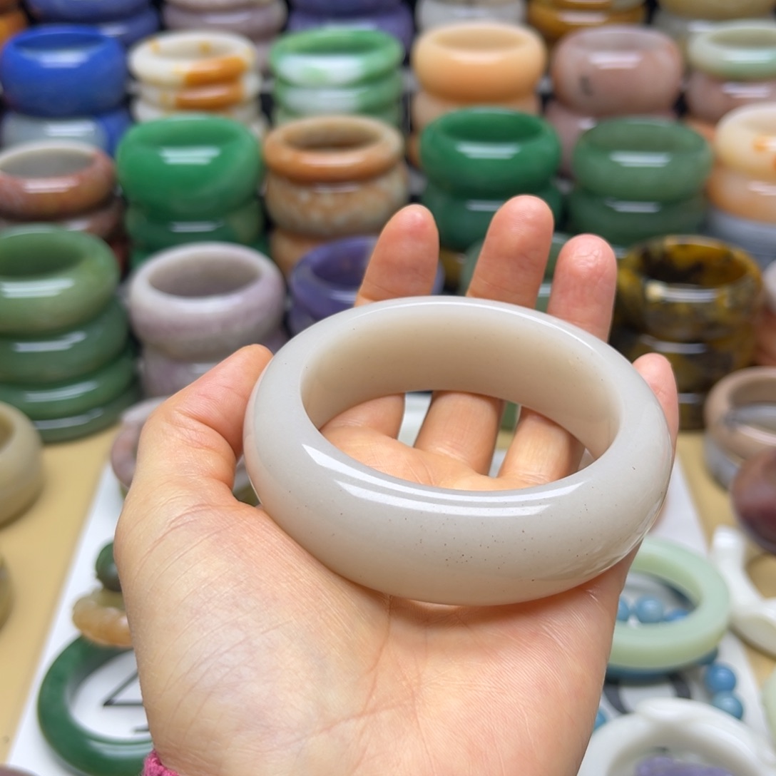 石英质玉未镶嵌手镯不退