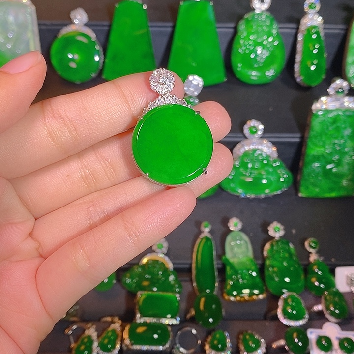 翡翠银S925镶嵌颈饰是