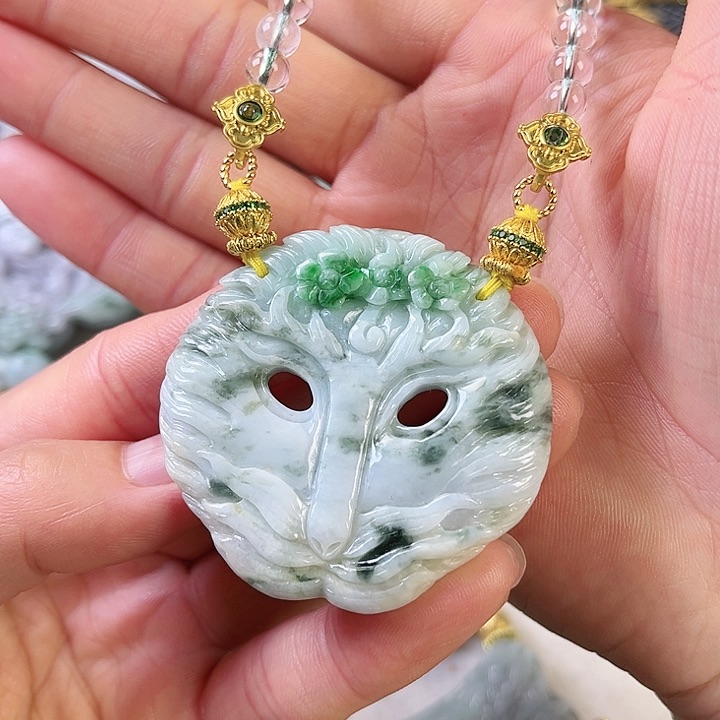 翡翠未镶嵌颈饰挂件