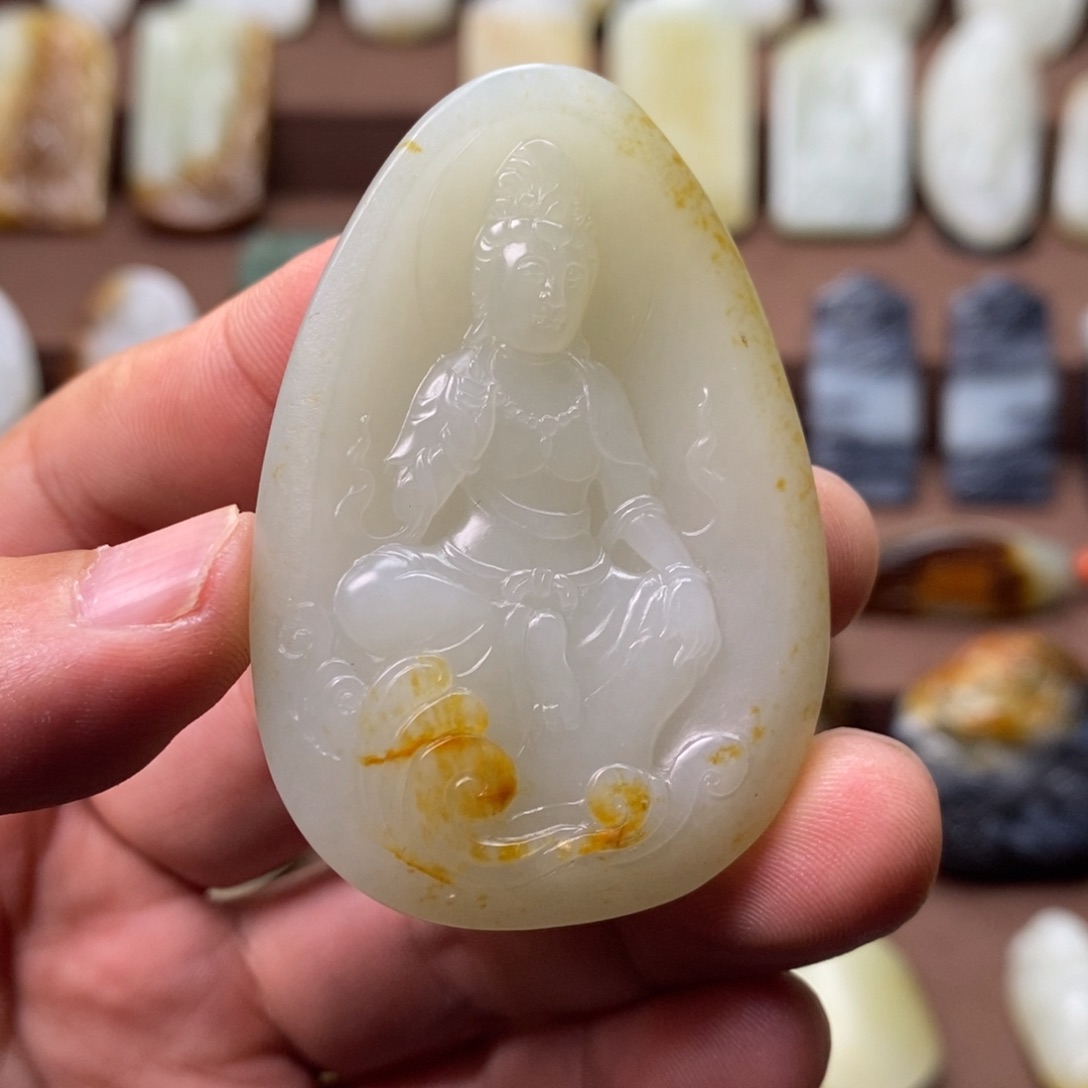 和田玉未镶嵌颈饰向**鹰