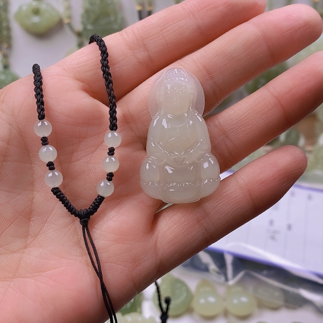 初***雨和田玉未镶嵌颈饰