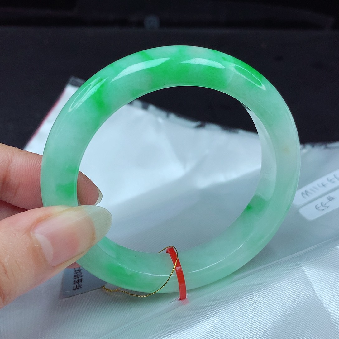 翡翠手镯未镶嵌55圈567