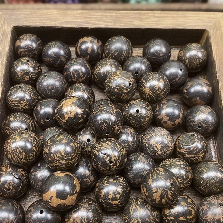 黑金大四合1.5天然合香珠到手90克打底微瑕(客订版)