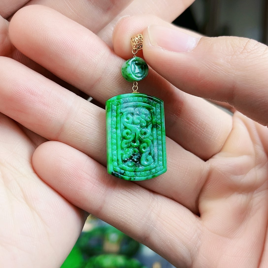 翡翠颈饰18K金镶嵌吊坠