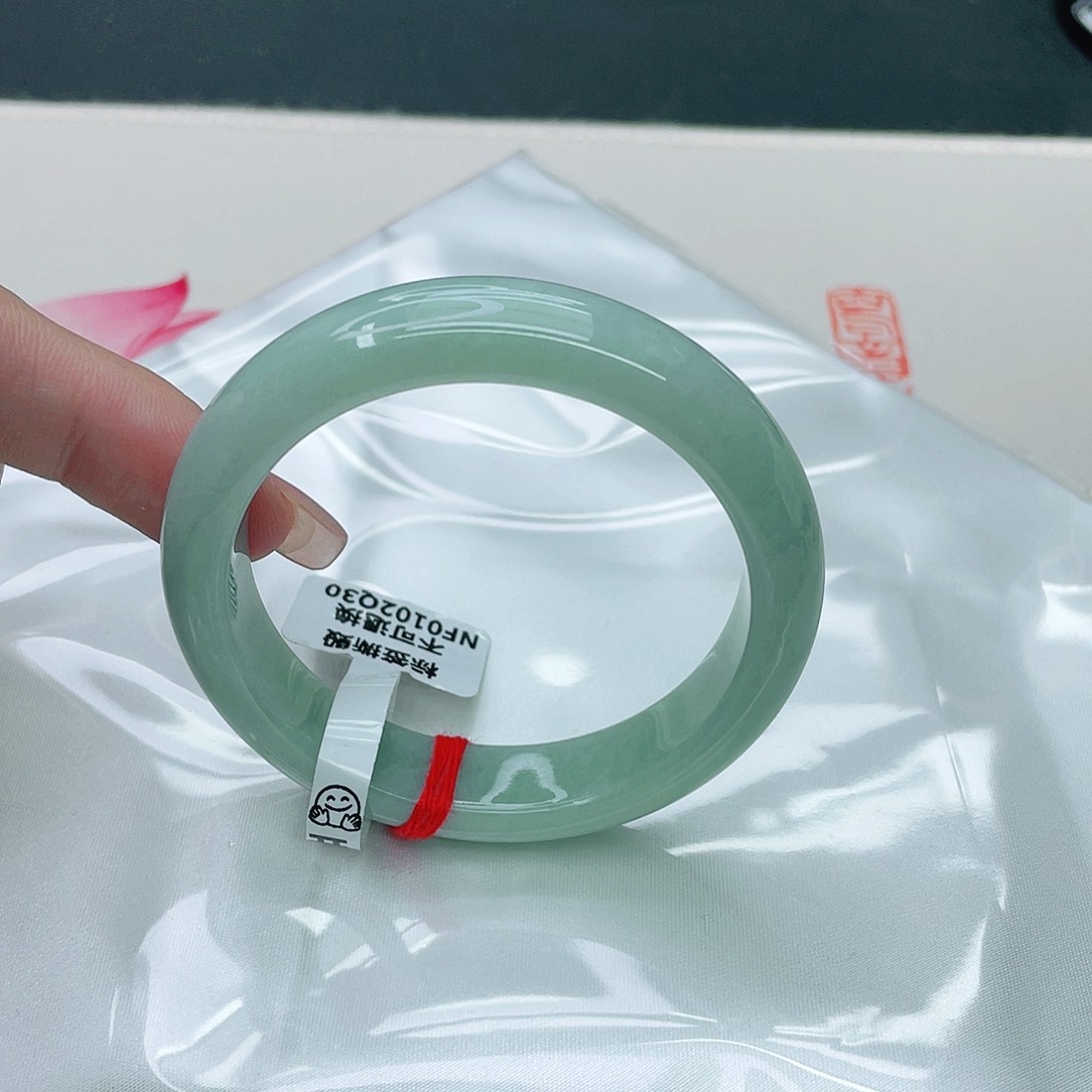翡翠手镯未镶嵌正52.7