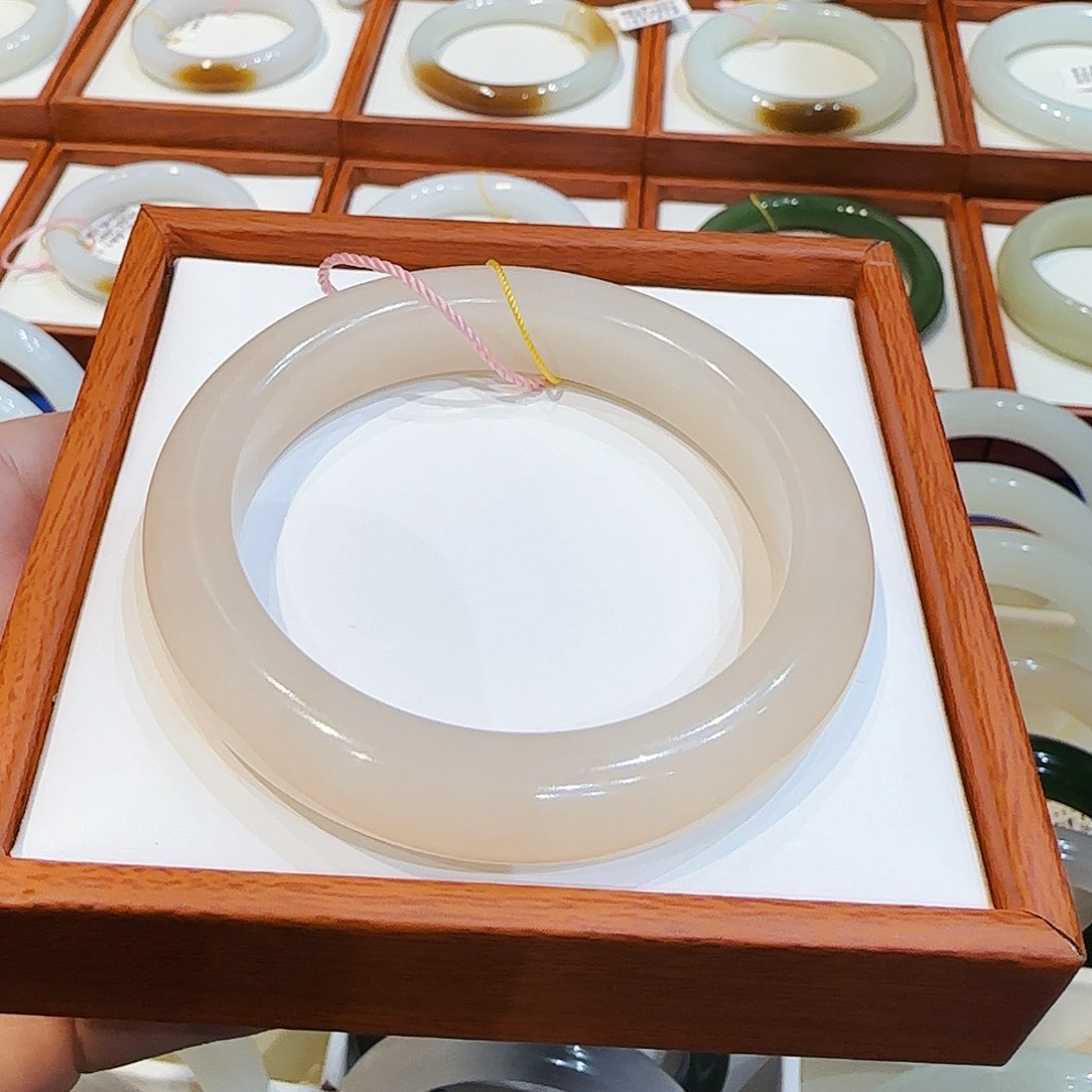 和田玉手镯未镶嵌藕粉55