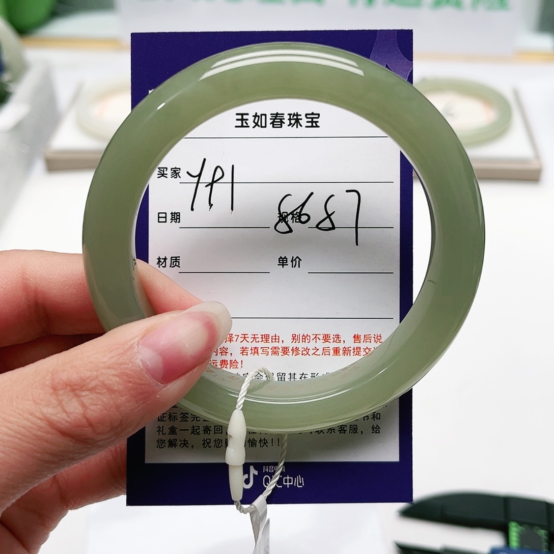 和田玉手镯未镶嵌