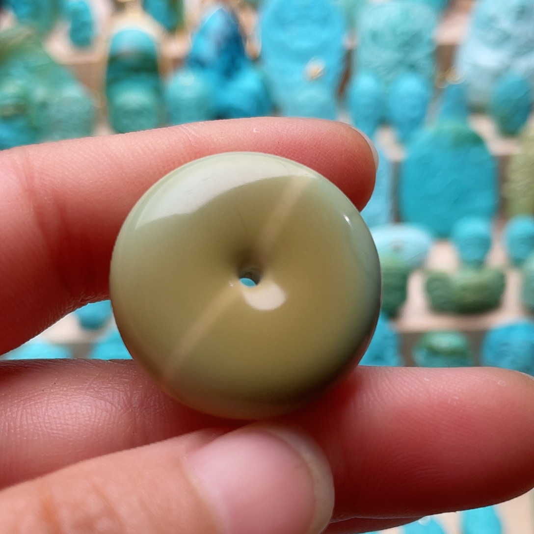 绿松石颈饰未镶嵌