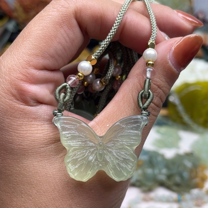 蛇纹石玉未镶嵌颈饰