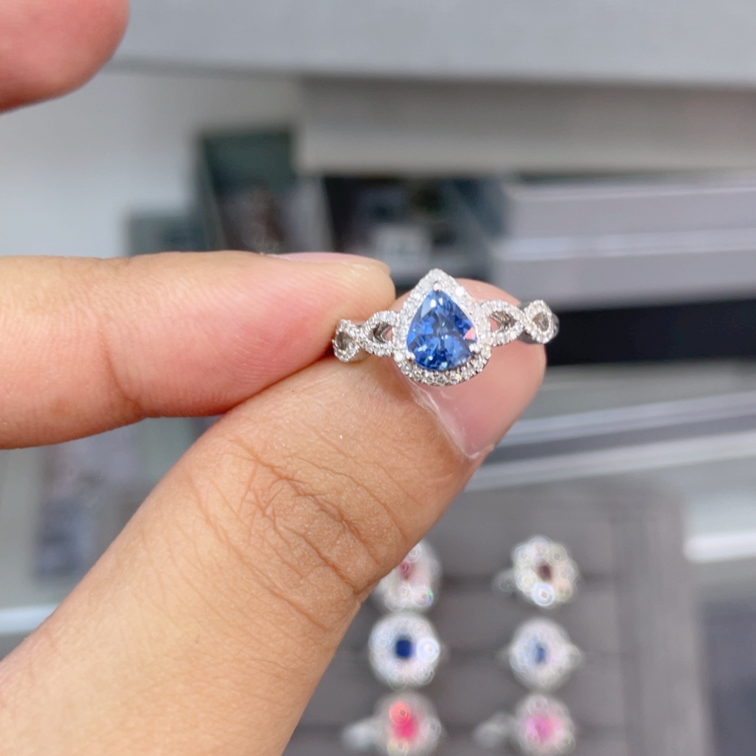 戒指蓝宝石18K金镶嵌1.03ct 