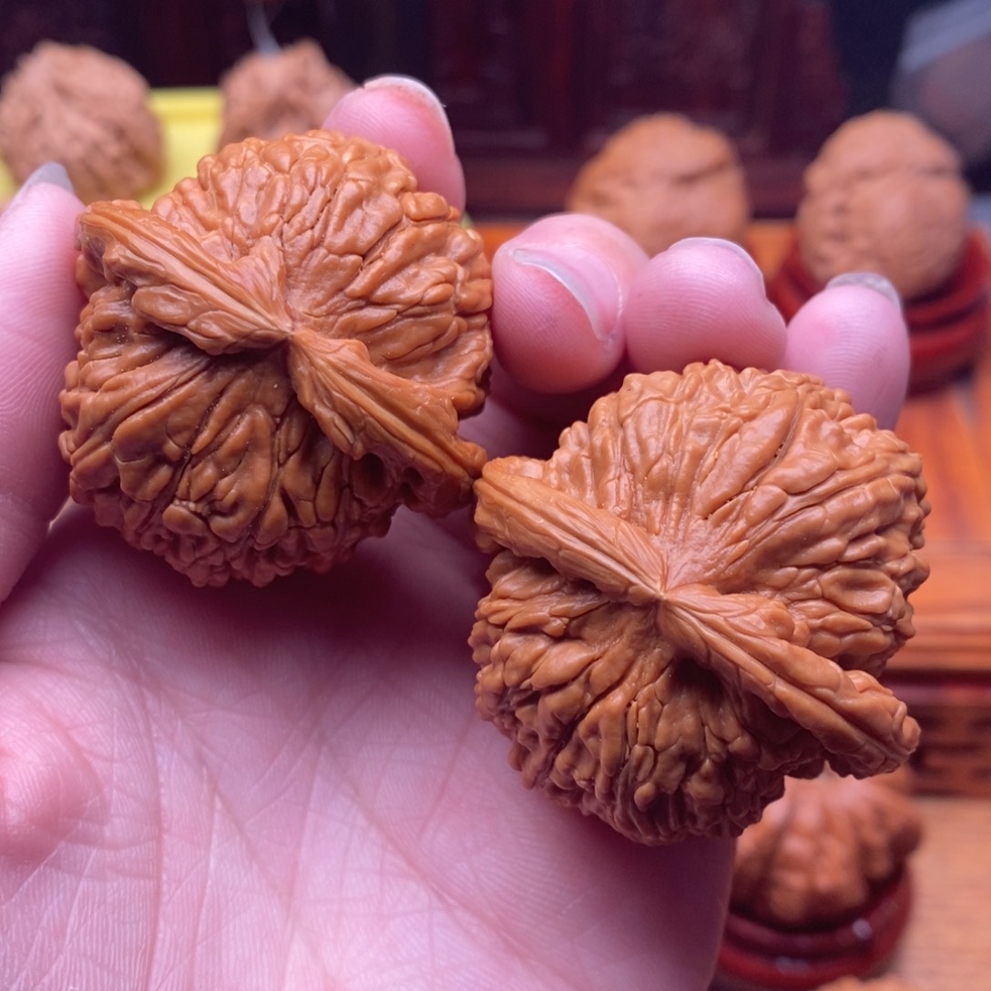 文玩核桃吊坠金***～白狮子41