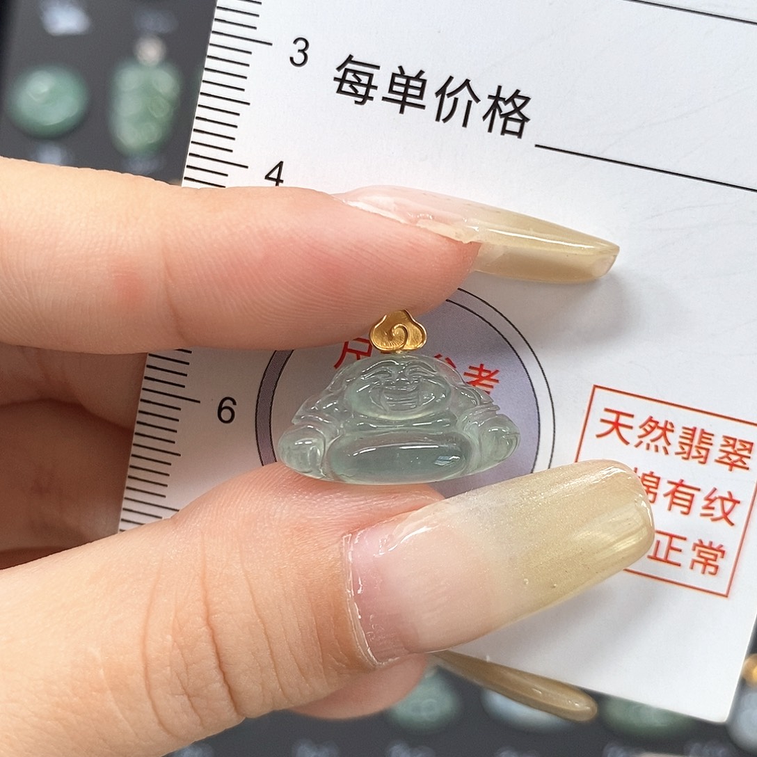 颈饰18K金镶嵌翡翠